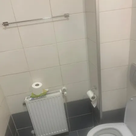 Laura Pipw * Βουκουρέστι